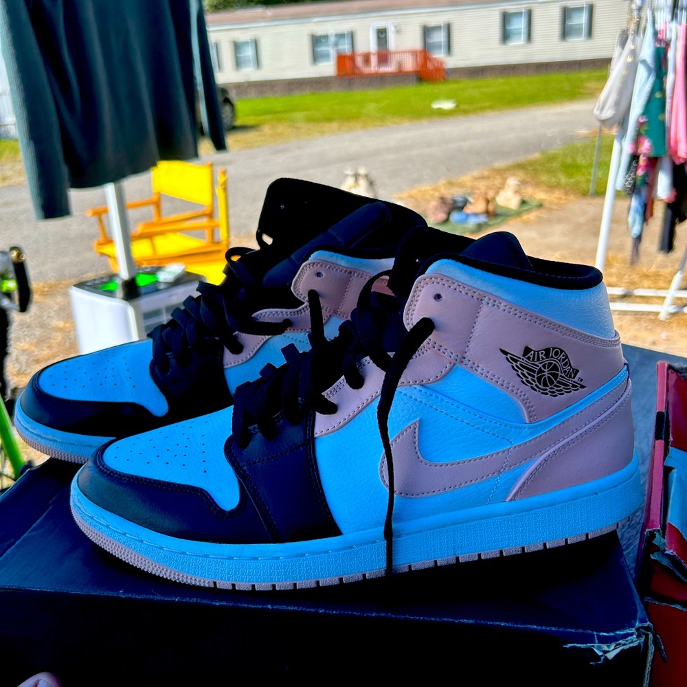 Nike Air Jordan mid 1